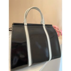 IACUCCI black and white purse